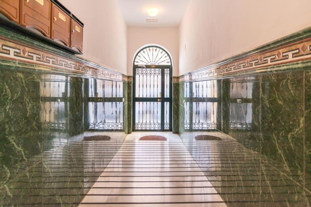 Bright, Quiet And Nice Ground Floor In The Center マラガ エクステリア 写真