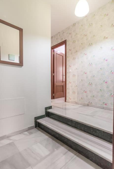 Bright, Quiet And Nice Ground Floor In The Center マラガ エクステリア 写真